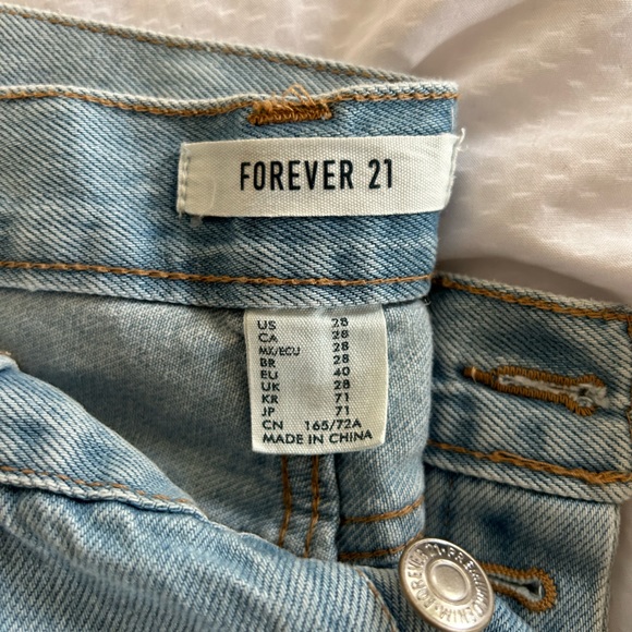 Brand new, never worn Forever 21 jeans size 28 - Picture 4 of 4